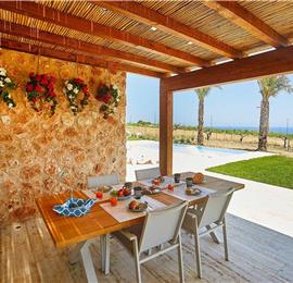 3 bedroom villa with infinity pool and jacuzzi, Scopello, sleeps 5-6